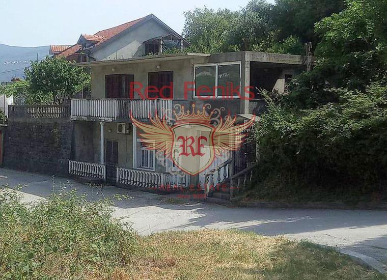 Продается двухэтажный дом в поселке Зеленика.
