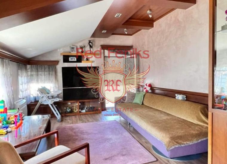 Трехкомнатная квартира с видом на море в Доброте, купить квартиру в Которский залив