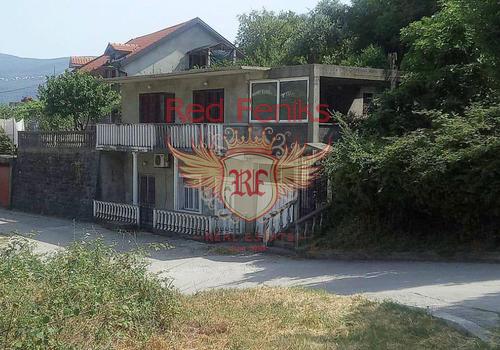 Продается двухэтажный дом в поселке Зеленика.