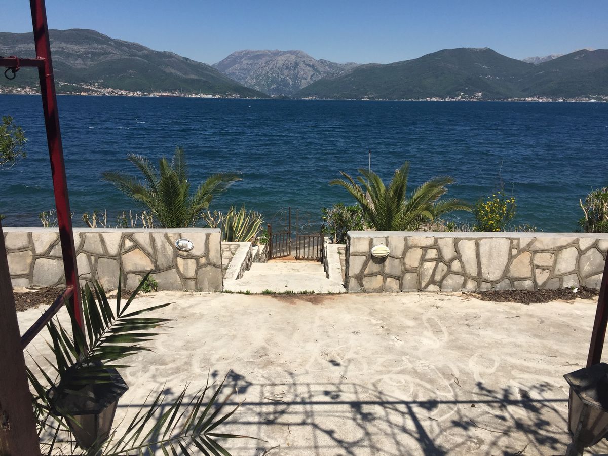 Черногория купить дом у моря что значит первая береговая линия